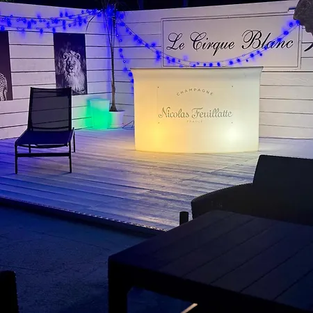 Avec Piscine * אנטיב