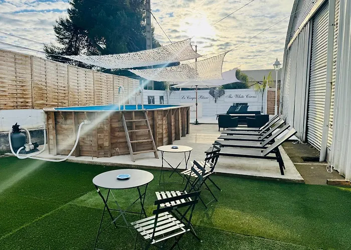 Avec Piscine 木屋 昂蒂布